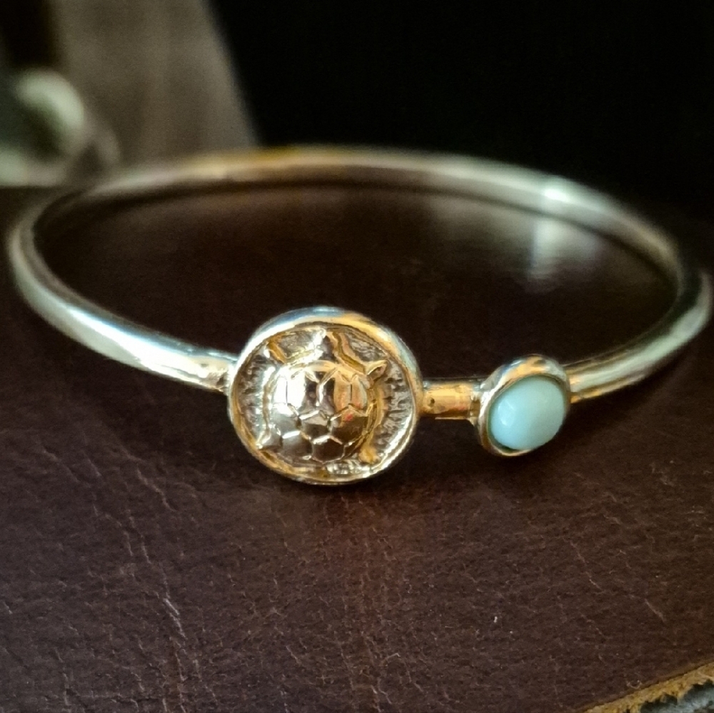 Womans Designer Goldtone Turtle & Turqoise Color Bangle Bracelet